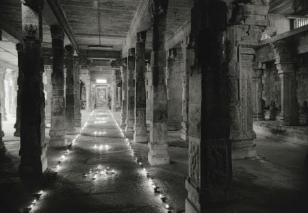 Kenro Izu – Sacred Within: Journey in Northern India